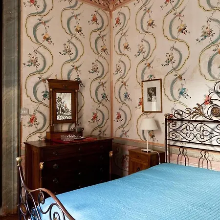 Apartment Palazzo Comboni, Exclusive Main Floor