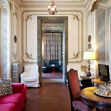 Palazzo Comboni, Exclusive Main Floor * Toscolano Maderno
