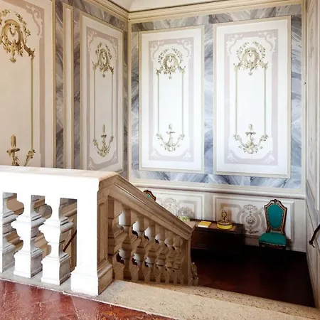 Apartment Palazzo Comboni, Exclusive Main Floor